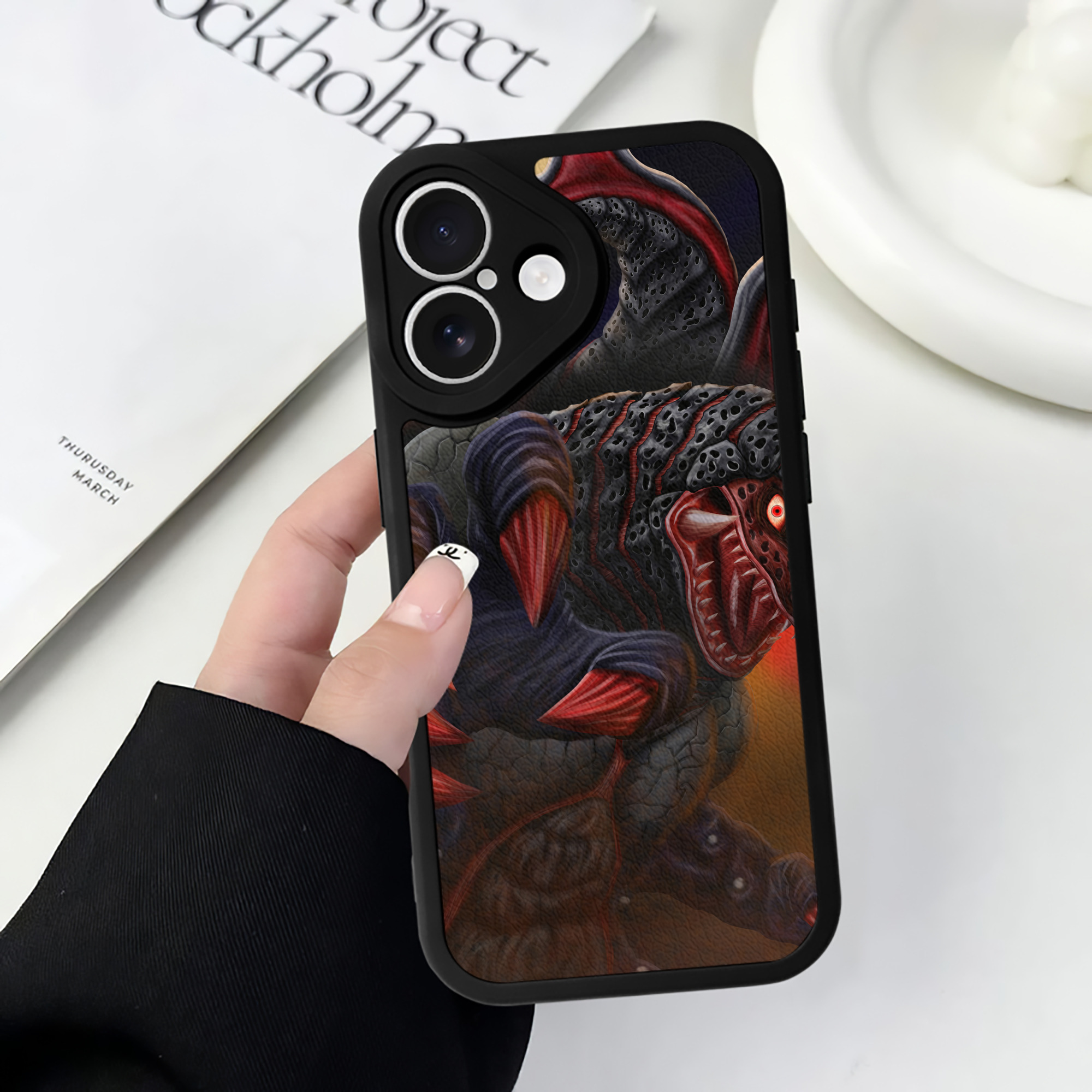 （画像用） ウルトラマン Ultraman 【iPhone 16シリーズ対応】シリコンスマホケース（レザー調） 材質：シリコン